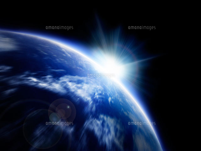 太陽と青い地平線イメージ2 の写真素材 イラスト素材 アマナイメージズ