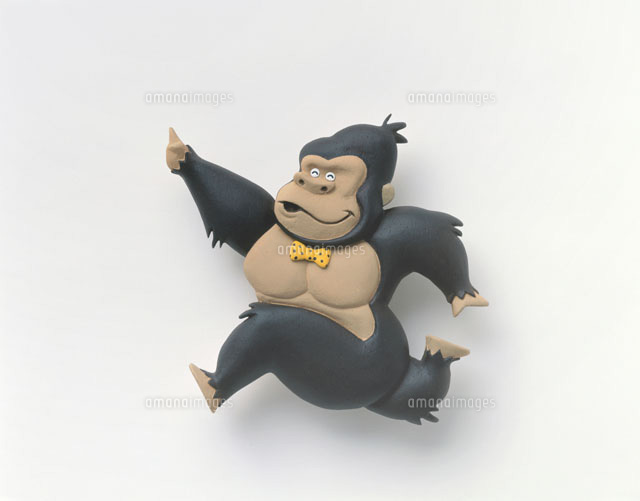 段差ゴリラ ゴリラが立ち上がってポーズを……保護官とセルフィー撮影 - BBCニュース