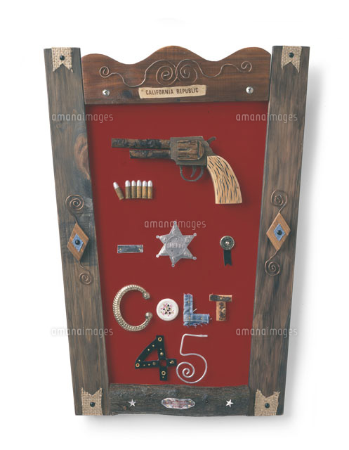 額の中の拳銃と弾、COLT45[02237011007]の写真・イラスト素材｜アマナ