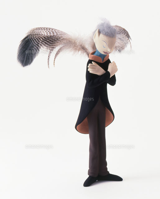 胸に手をあて俯く天使 の写真素材 イラスト素材 アマナイメージズ