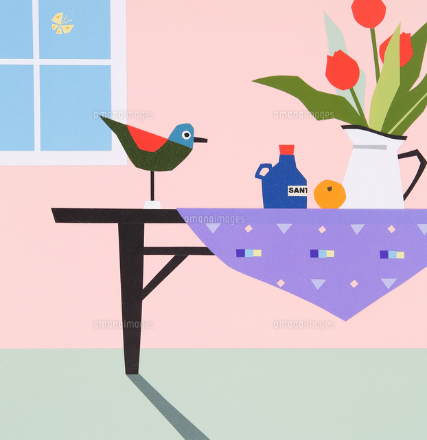 チューリップ花瓶と鳥の置物が並ぶテーブルがある部屋 の写真素材 イラスト素材 アマナイメージズ