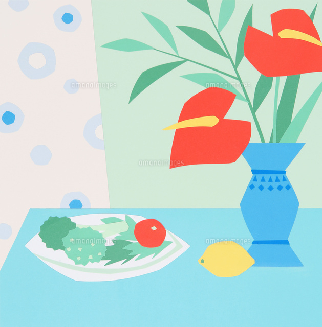 ダイニングテーブルの上の野菜サラダと花瓶 の写真素材 イラスト素材 アマナイメージズ
