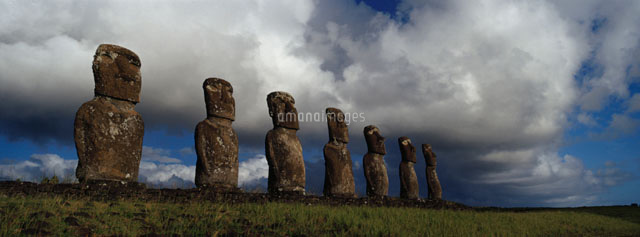 モアイ像 ラパヌイ国立公園 イースター島 チリ の写真素材 イラスト素材 アマナイメージズ