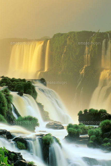 イグアスの滝 の写真素材 イラスト素材 アマナイメージズ