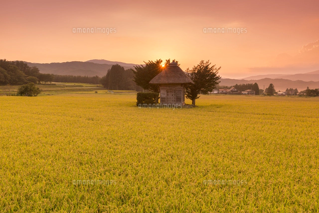 夕焼けの遠野風景[02335006848]の写真・イラスト素材｜アマナイメージズ