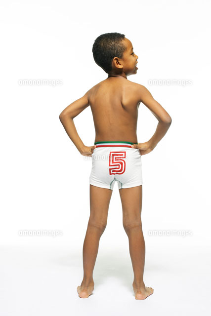 黒人　裸　子供 裸のハーフの男の子[02336000949]の写真・イラスト素材｜アマナイメージズ
