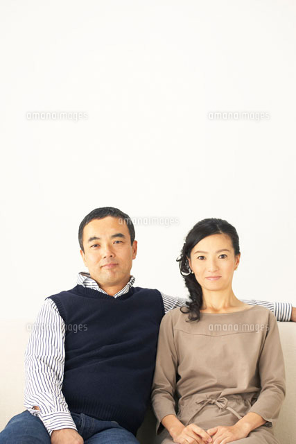 ４０代の夫婦 の写真素材 イラスト素材 アマナイメージズ