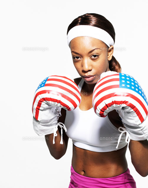 星条旗柄のボクシンググローブを付けた黒人女性 の写真素材 イラスト素材 アマナイメージズ