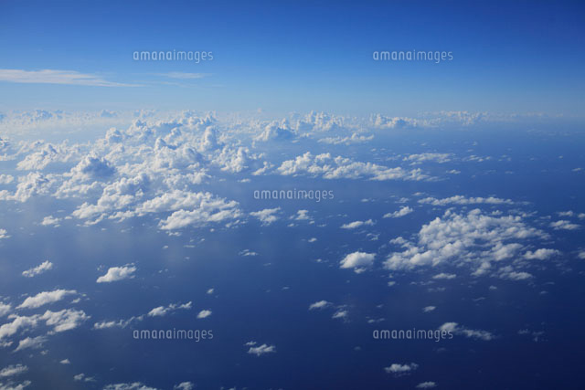 上空から見た雲と海[02351000653]の写真・イラスト素材｜アマナイメージズ