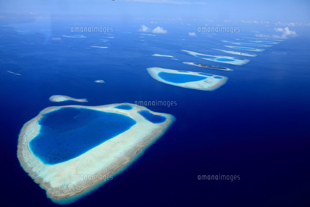 モルディブ アリ環礁の空撮 の写真素材 イラスト素材 アマナイメージズ
