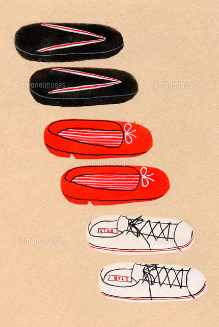 並んだ3足の靴 の写真素材 イラスト素材 アマナイメージズ