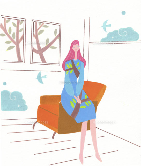 室内で椅子に座る女性 の写真素材 イラスト素材 アマナイメージズ