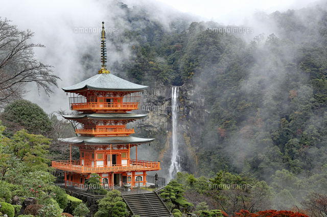 風景画　寺の風景「熊野・青岸渡寺」熊野古道　油絵 F4号　フレーム付き フリー写真] 青岸渡寺の三重塔と那智滝の風景でアハ体験 | GAHAG