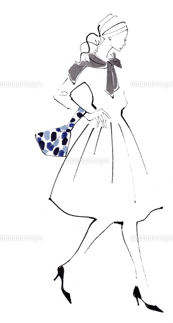 カラフルなカバンを肩に担ぐ女性 の写真素材 イラスト素材 アマナイメージズ