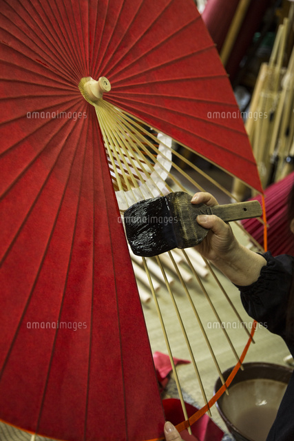和傘作り の写真素材 イラスト素材 アマナイメージズ