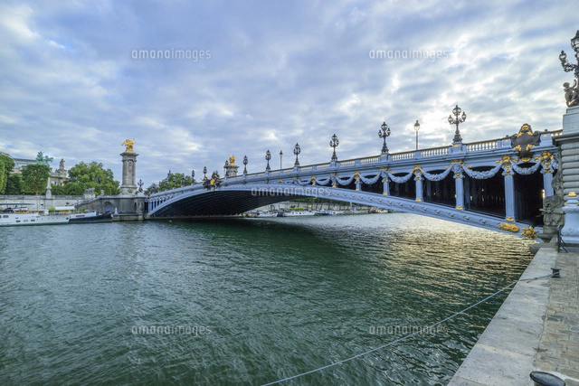 パリ,アレクサンドル三世橋からセーヌ川とエッフェル塔[02577000911]の