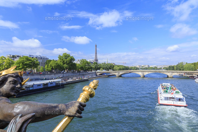 パリ,アレクサンドル三世橋からセーヌ川とエッフェル塔[02577000911]の