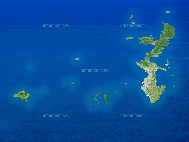 沖縄諸島を南西上空より望む の写真素材 イラスト素材 アマナイメージズ