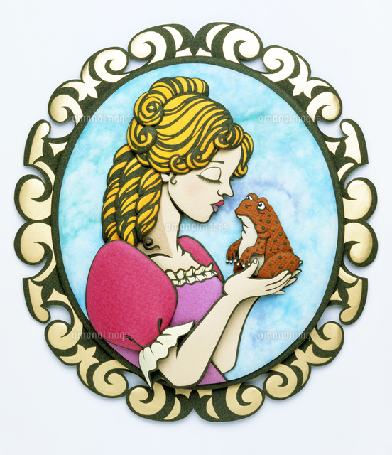 カエルを手にしてキスをしようとするお姫様 の写真素材 イラスト素材 アマナイメージズ