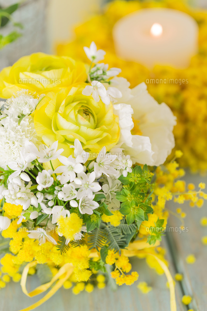 ラナンキュラスとミモザのブーケ ラナンキュラスとミモザのラウンドブーケ | ガーランドフェア フラワー