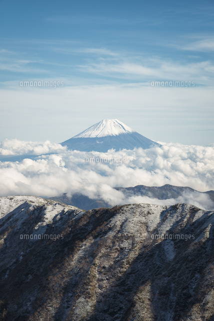 北岳より望む雲の上に聳える富士山[02702000171]の写真・イラスト素材