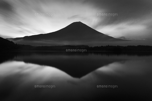 田貫湖より望む夜の富士山[02702000481]の写真・イラスト素材｜アマナ