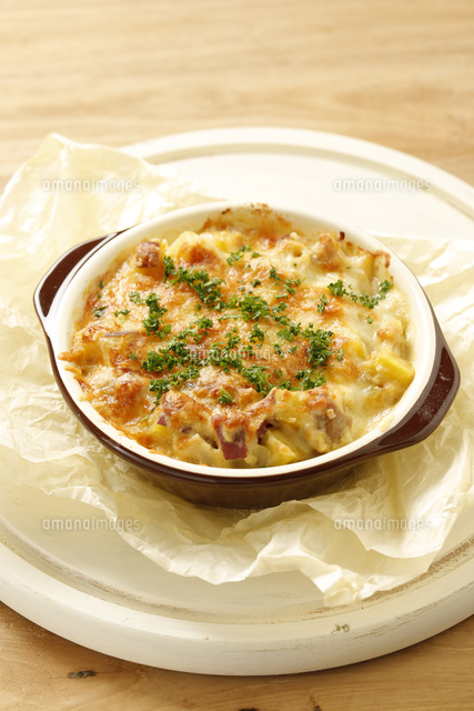 さつまいもとチキンの豆乳味噌グラタン の写真素材 イラスト素材 アマナイメージズ