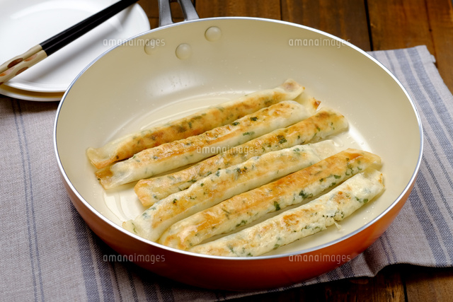 カリカリ棒春巻き の写真素材 イラスト素材 アマナイメージズ