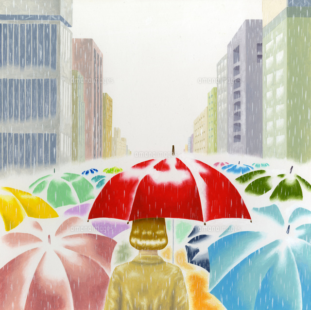 雨の中傘をさす女性 の写真素材 イラスト素材 アマナイメージズ