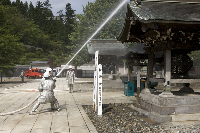 千葉県防災訓練 消防団文化財を守る放水訓練 の写真素材 イラスト素材 アマナイメージズ