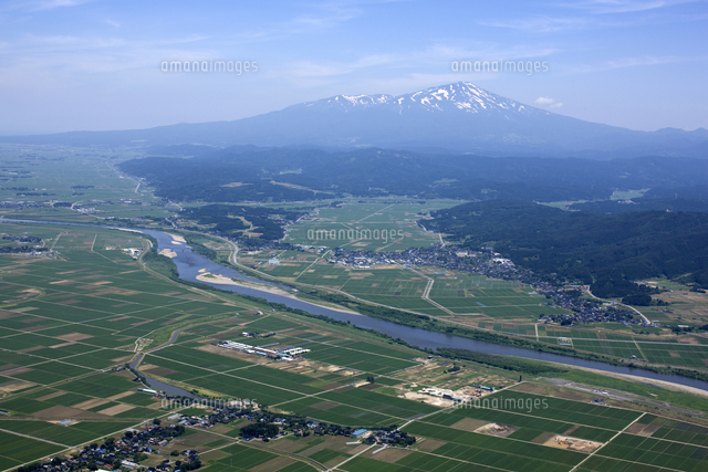 最上川と庄内平野と鳥海山[02846000938]の写真・イラスト素材｜アマナ