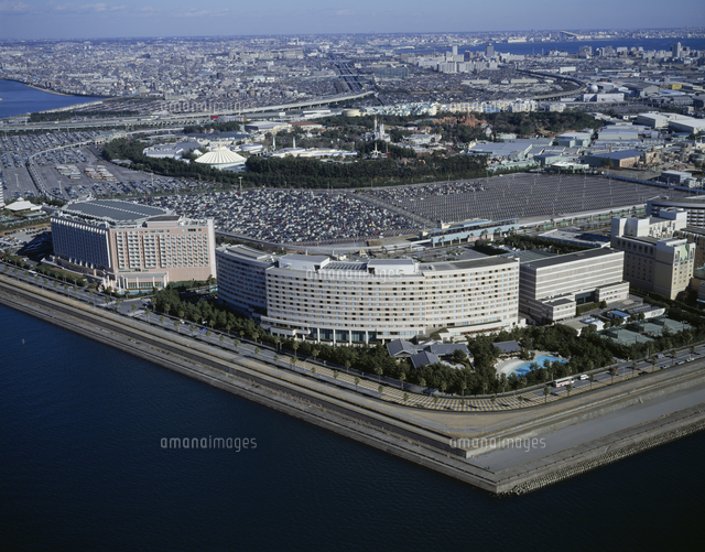 ホテル群とディズニーランド の写真素材 イラスト素材 アマナイメージズ