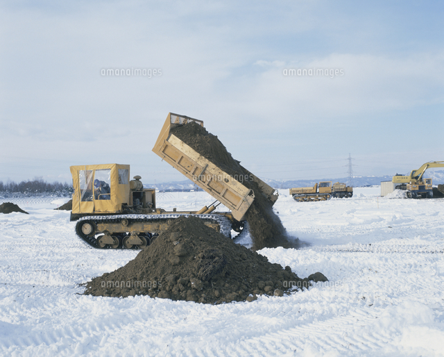 客土作業 の写真素材 イラスト素材 アマナイメージズ