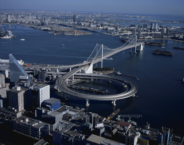 レインボーブリッジのループ橋 空撮 東京都 の写真素材 イラスト素材 アマナイメージズ