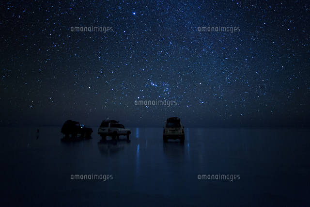 ウユニ塩湖に沈むオリオン座 の写真素材 イラスト素材 アマナイメージズ ウユニ塩湖に沈むオリオン座 の写真素材 イラスト素材 アマナイメージズ