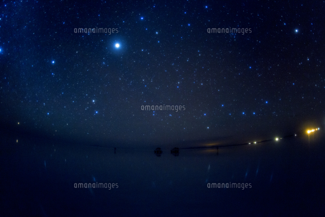 ウユニ塩湖に沈む双子 木星 しし座 北斗七星 の写真素材 イラスト素材 アマナイメージズ ウユニ塩湖に沈む双子 木星 しし座 北斗七星 の写真素材 イラスト素材 アマナイメージズ