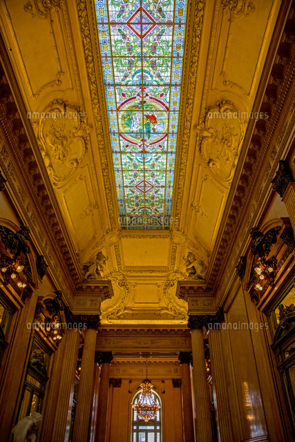 コロン劇場 ２階天井のステンドグラス の写真素材 イラスト素材 アマナイメージズ