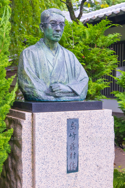 小諸城址懐古園の島崎藤村像[02913004044]の写真・イラスト素材 