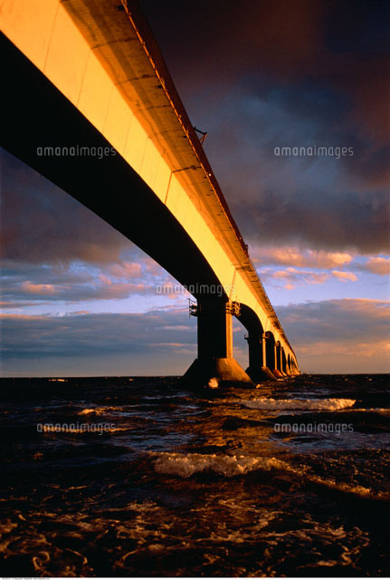Confederation Bridge Connecting Prince Edward Island And New の写真素材 イラスト素材 アマナイメージズ