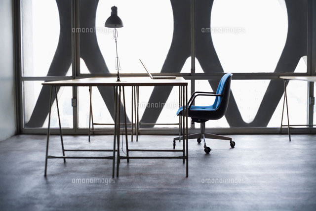 Empty Office[20025220477]の写真素材・イラスト素材｜アマナイメージズ