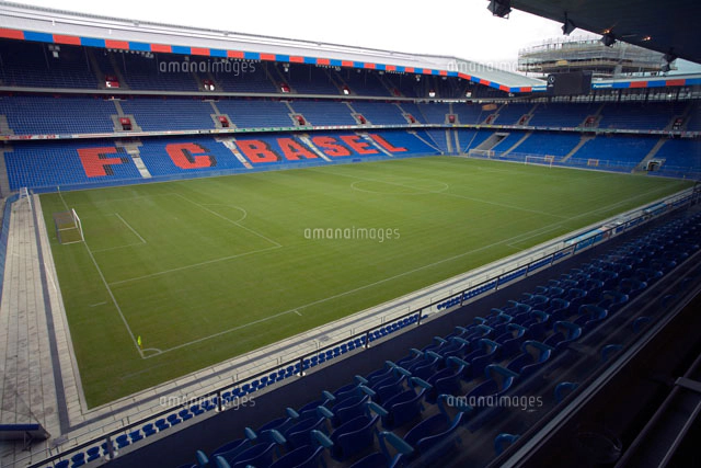 サッカー場の写真素材 ストックフォト アマナイメージズ