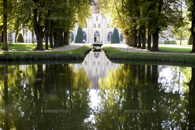 Park And Pond Royaumont Abbey Asnieres Sur Oise Val D Oise France Europe の写真素材 イラスト素材 アマナイメージズ