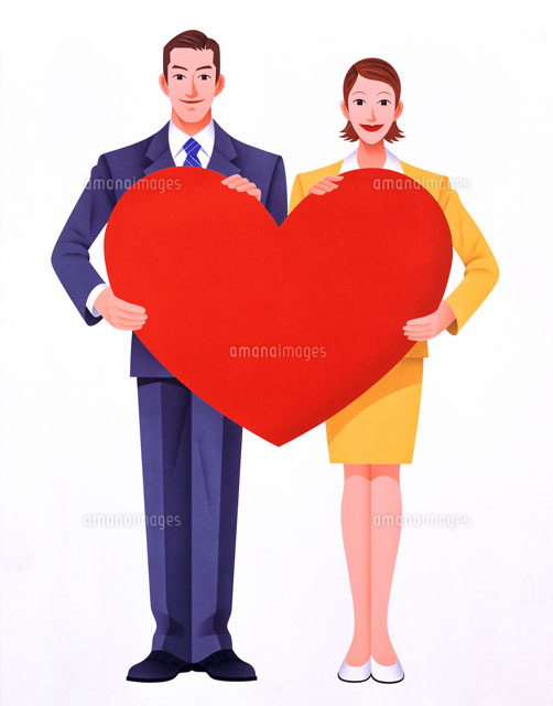大きなハートを抱えたカップル の写真素材 イラスト素材 アマナイメージズ