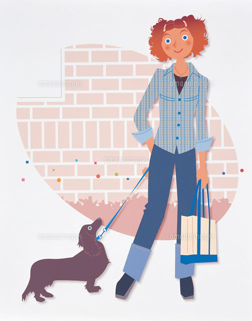 犬を連れて歩く女性 の写真素材 イラスト素材 アマナイメージズ