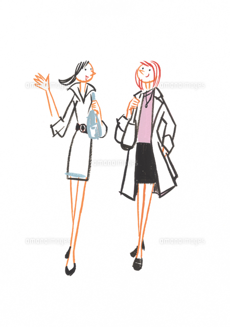 話しながら歩く女性二人 の写真素材 イラスト素材 アマナイメージズ