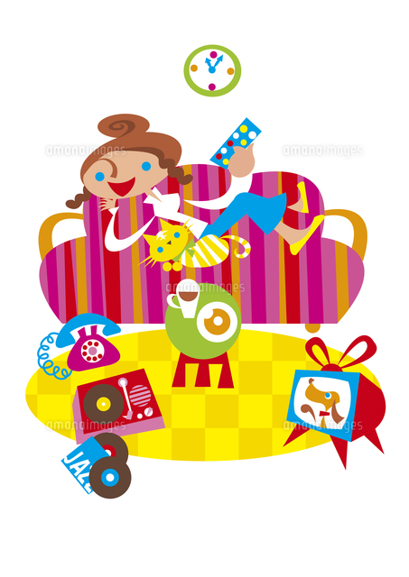 部屋でくつろぐ女の子 の写真素材 イラスト素材 アマナイメージズ