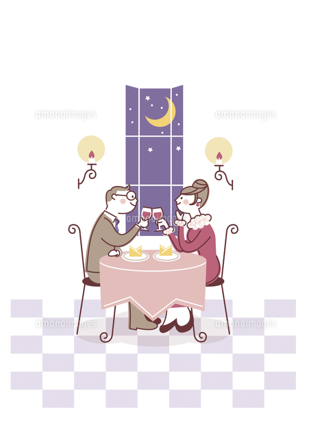 乾杯する男性と女性 の写真素材 イラスト素材 アマナイメージズ