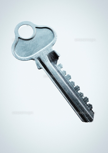 Close up of key cut with houses[20039002477]の写真素材・イラスト素材｜アマナイメージズ