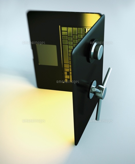 Safe lock on laptop[20039002494]の写真素材・イラスト素材｜アマナイメージズ