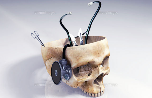 Open skull with medical instruments-71[20049001495]の写真素材・イラスト素材｜アマナイメージズ
